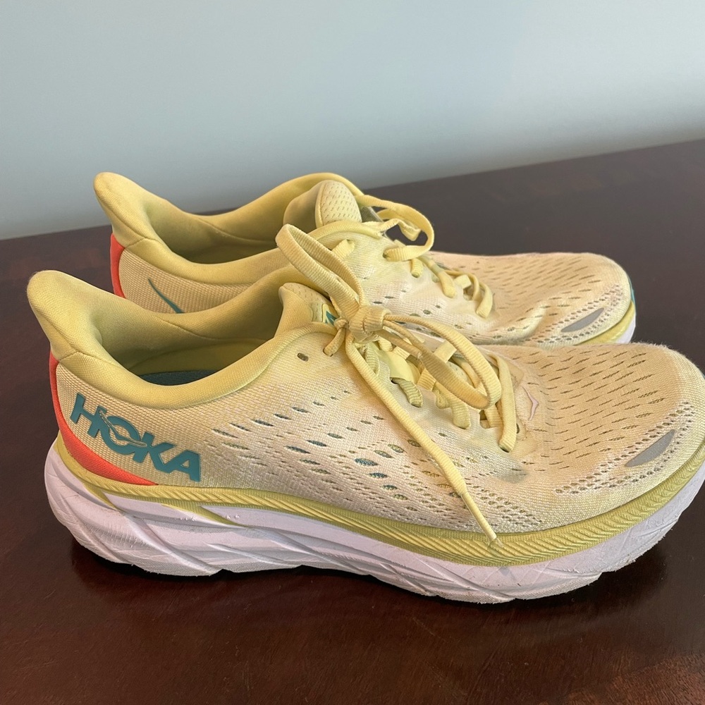Women's Hoka Clifton 8 running shoes size 7.5